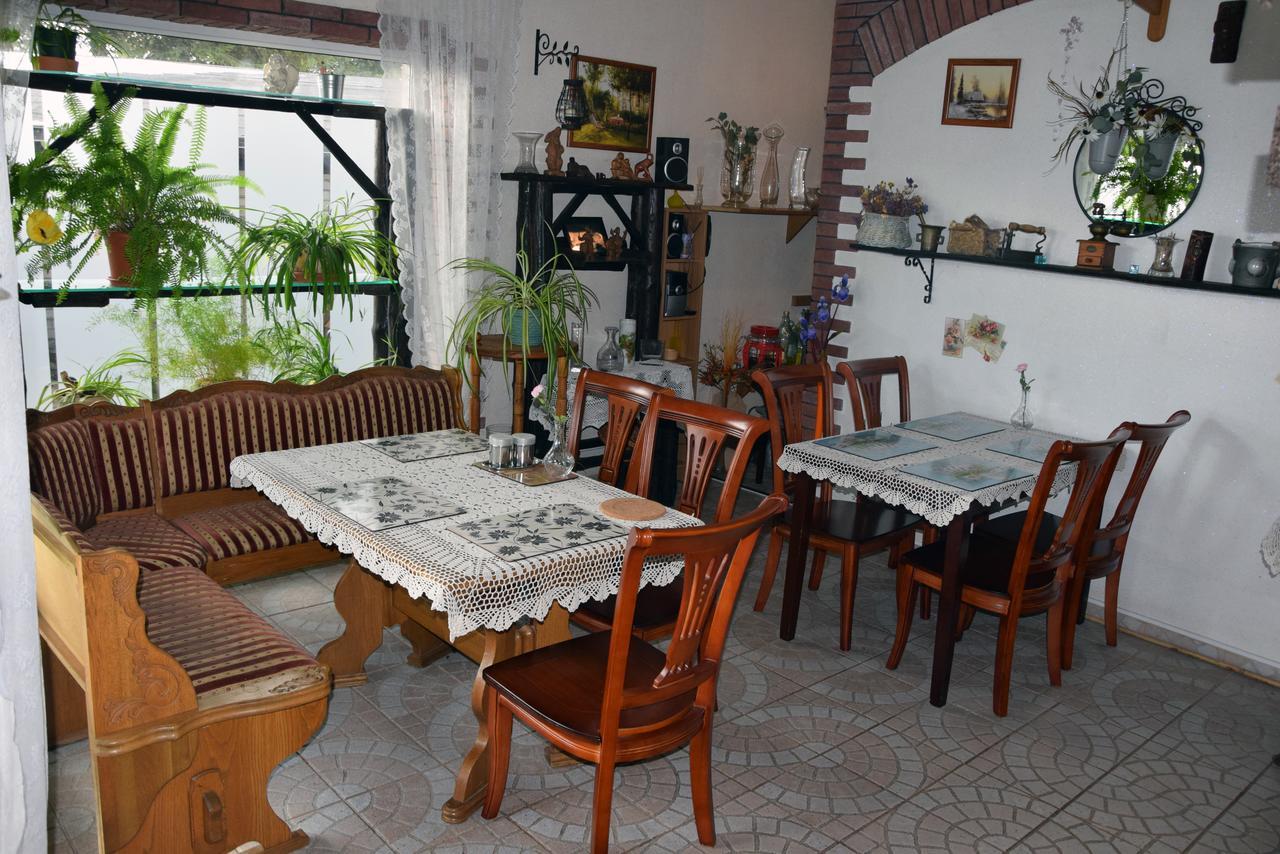 Pensjonat Europa Brzeziny Exterior foto